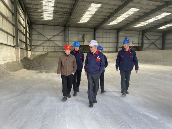 股份公司黨委委員、副總經(jīng)理劉道昆到建材公司調(diào)研