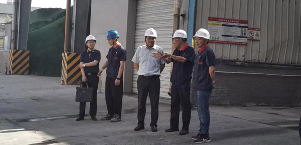 集團(tuán)公司黨委委員、股份公司黨委書記、總經(jīng)理蔣培進(jìn)到建材公司調(diào)...