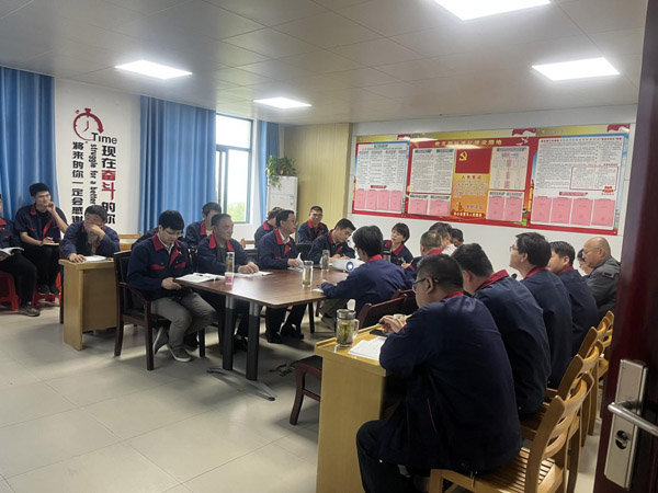 王伍升到建材研究室、建材公司調(diào)研